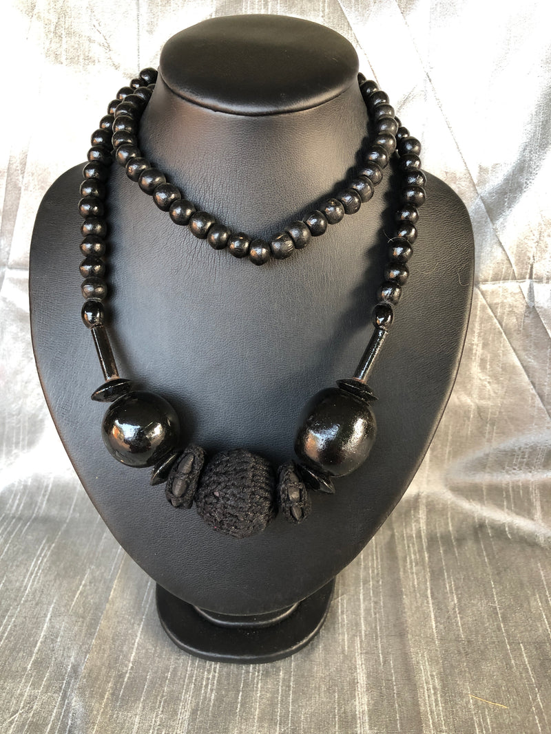 Black Beaded Necklace (YN004)